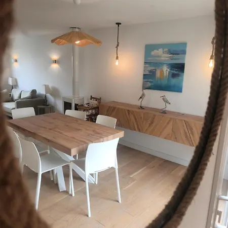 Maison Pres De La *